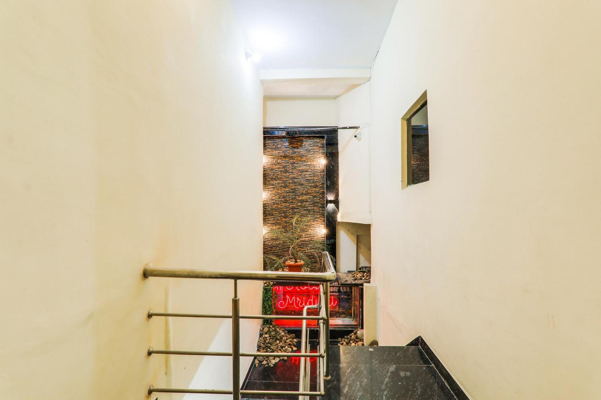 Hotel O Shree Hotel Mriduni Varanasi Exterior photo